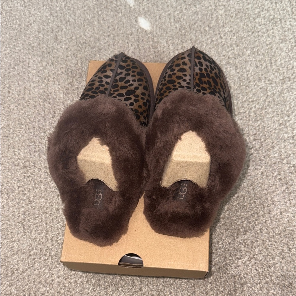 Brand New UGG Women's Fuzzy Leopard Slippers - Picture 2 of 4